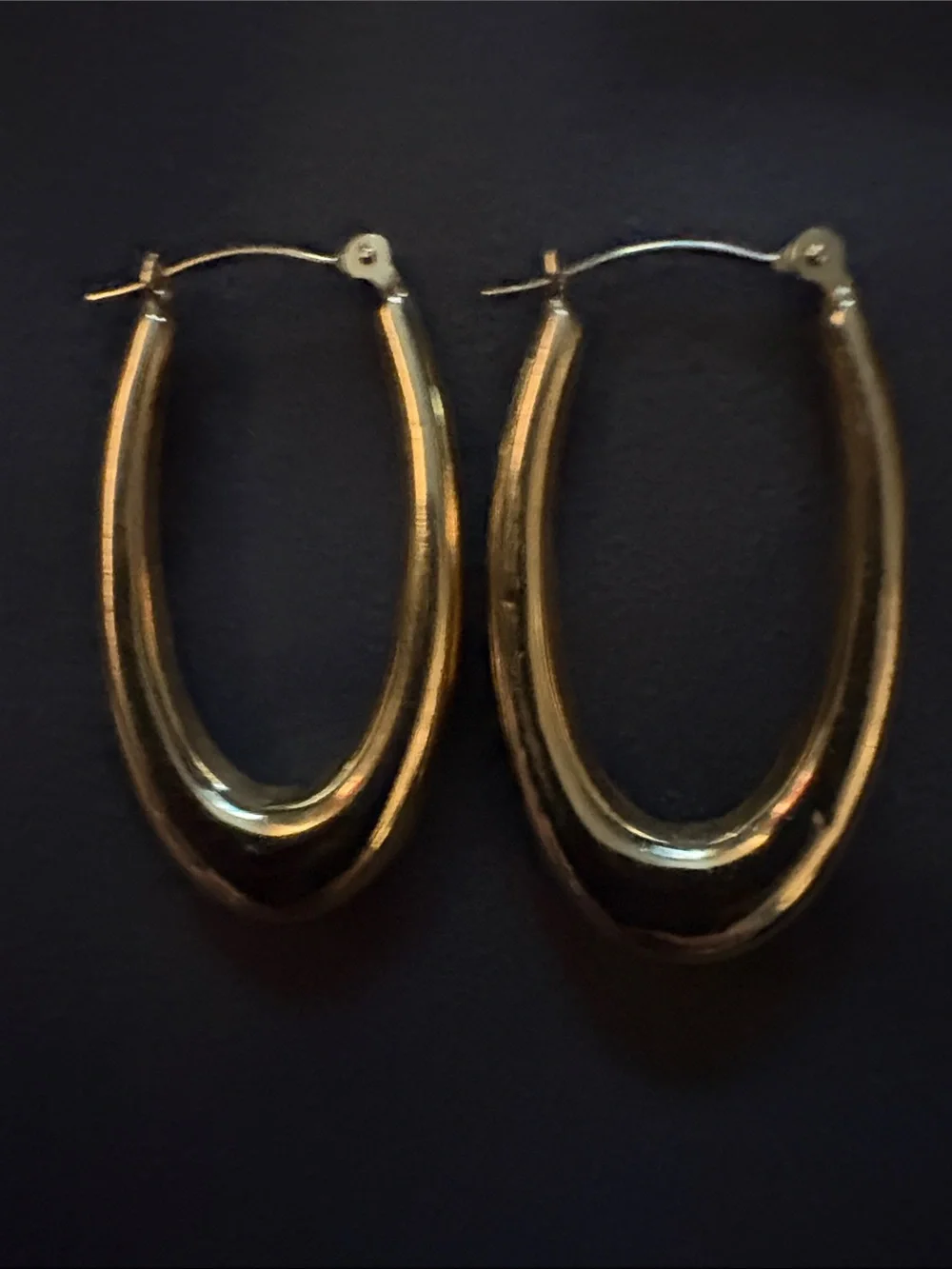14K yellow Gold Oval Hoop earrings with latch backs. - Picture 3 of 11